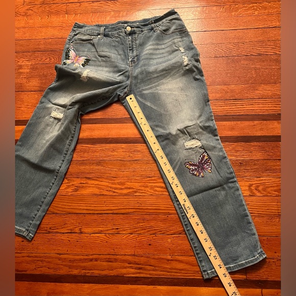 Chico’s Girlfriend Crop Jeans Hand Painted Butterfly Stretch Sz 2.5(M)34”waist - Picture 3 of 13